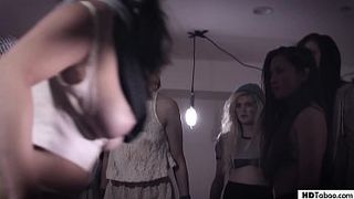 Дикая оргия с злым папашкой и молоденькими блядями