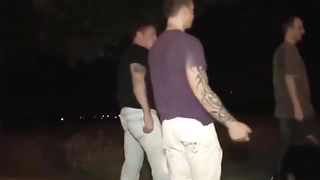 Сняли шлюху на трассе и втроем выебали ее у машины