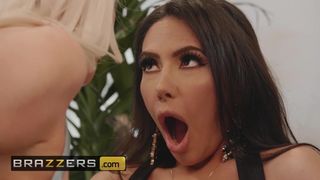 Две грудастые секретарши трахнулись с начальником и полизали друг другу киски