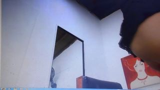 Замужняя женщина показывает перед вебкой волосатые подмышки и мохнатку